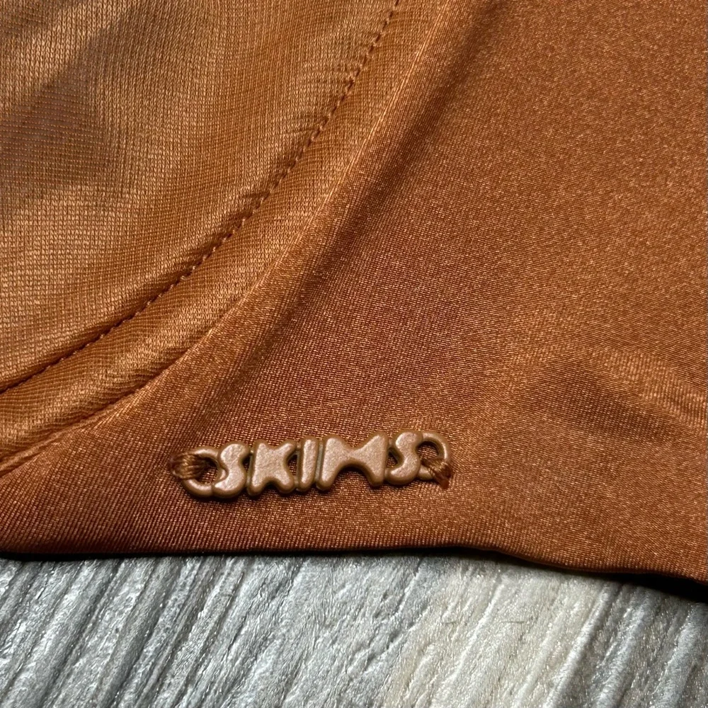 NWOT SKIMS No Show Molded Unlined Balconette - Picture 5 of 13
